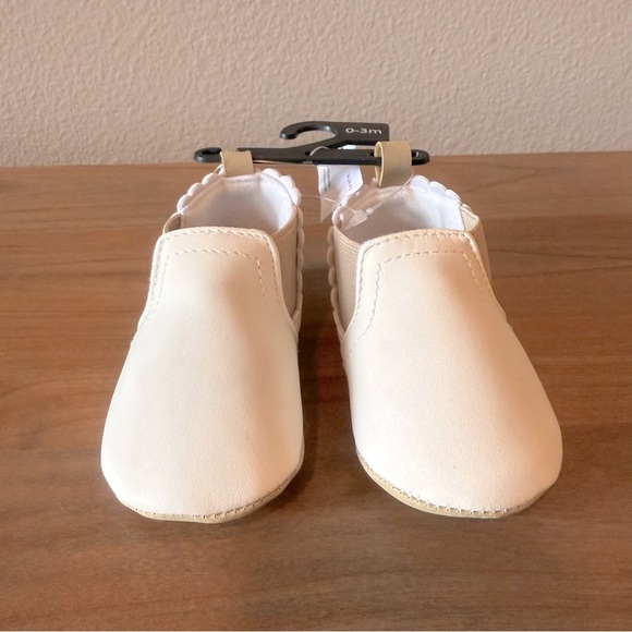 NWT Carters infant cream/ tan faux leather soft shoes size 0-3 months - Picture 3 of 7